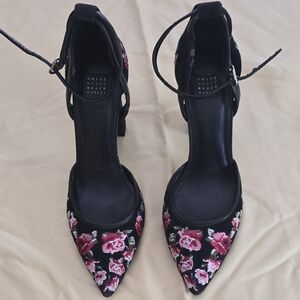 Black Floral Pumps